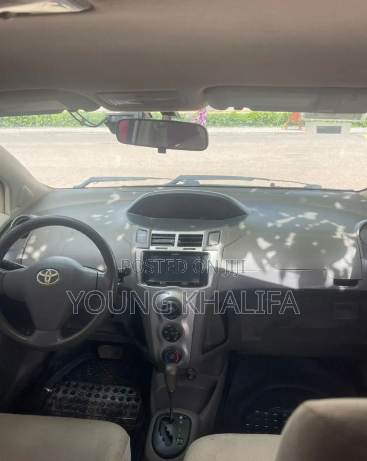 Toyota Vitz 2010 Silver