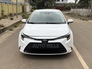 Toyota Corolla LE 2023 White