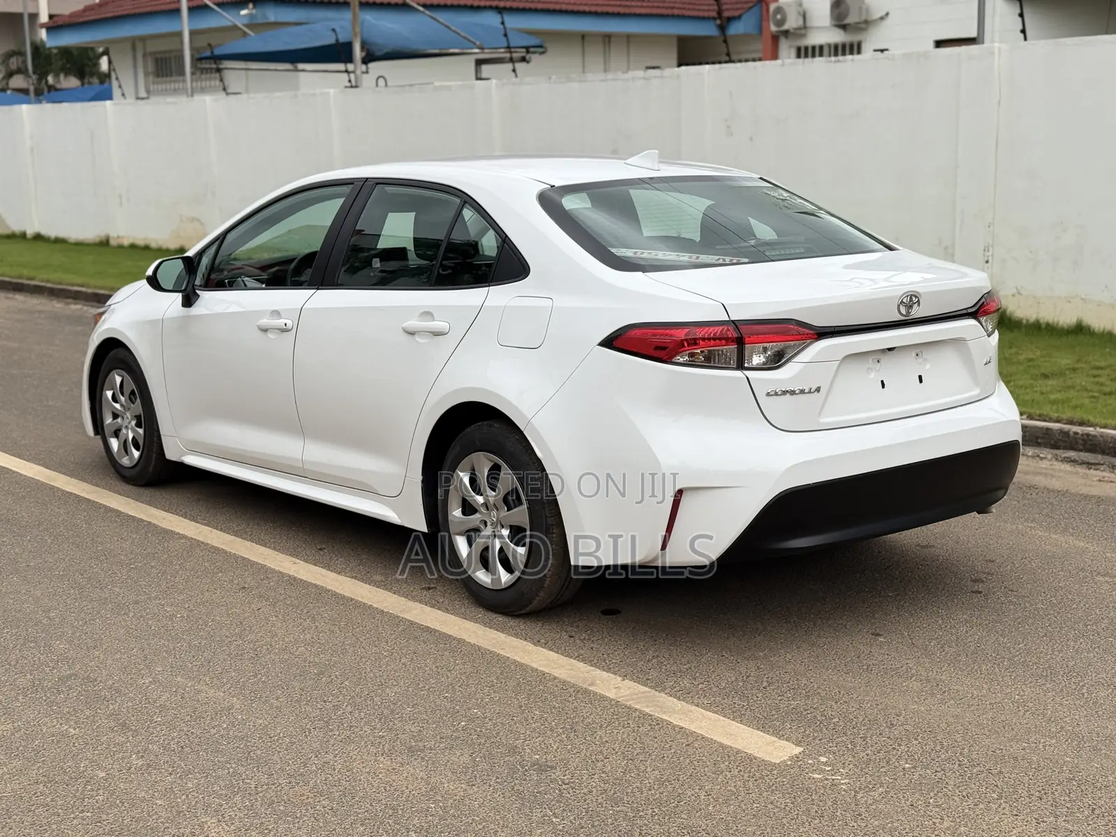 Toyota Corolla LE 2023 White