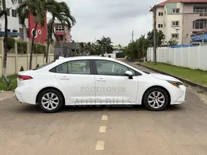 Toyota Corolla LE 2023 White