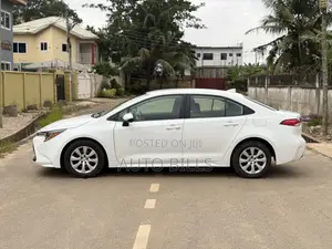 Toyota Corolla LE 2023 White