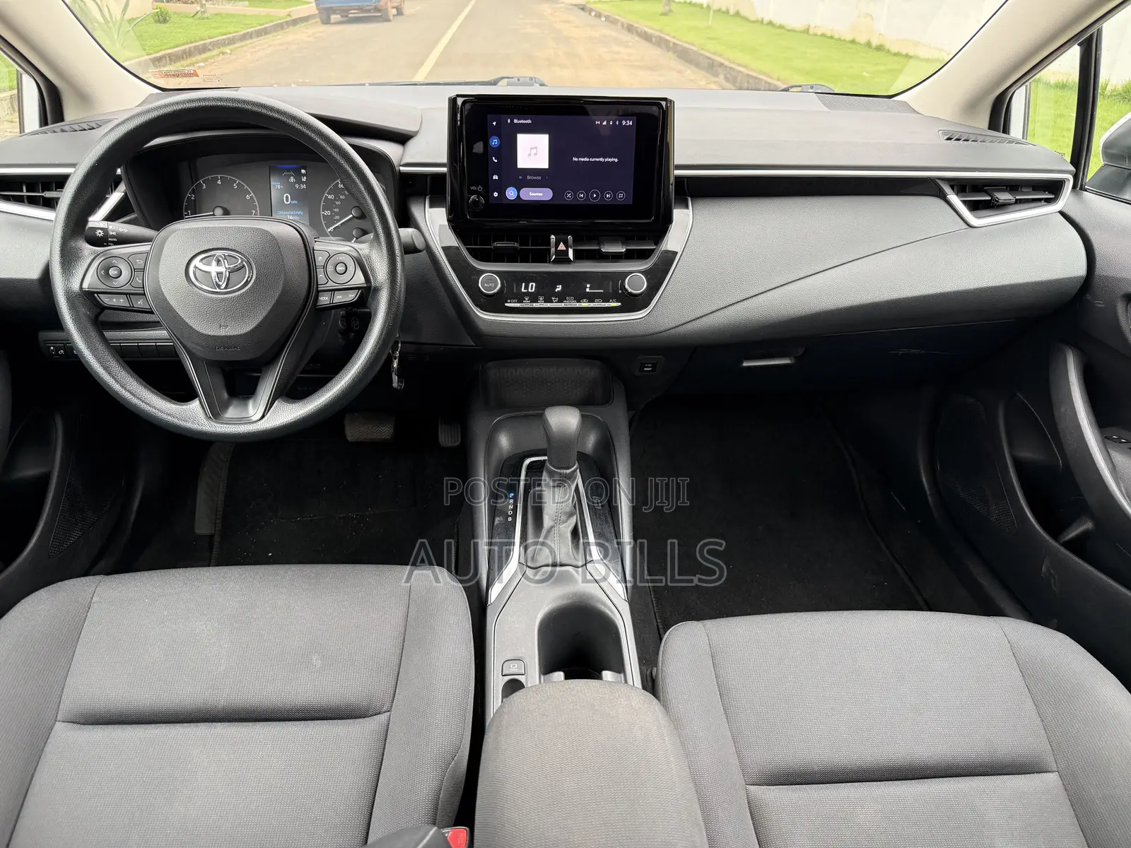 Toyota Corolla LE 2023 White