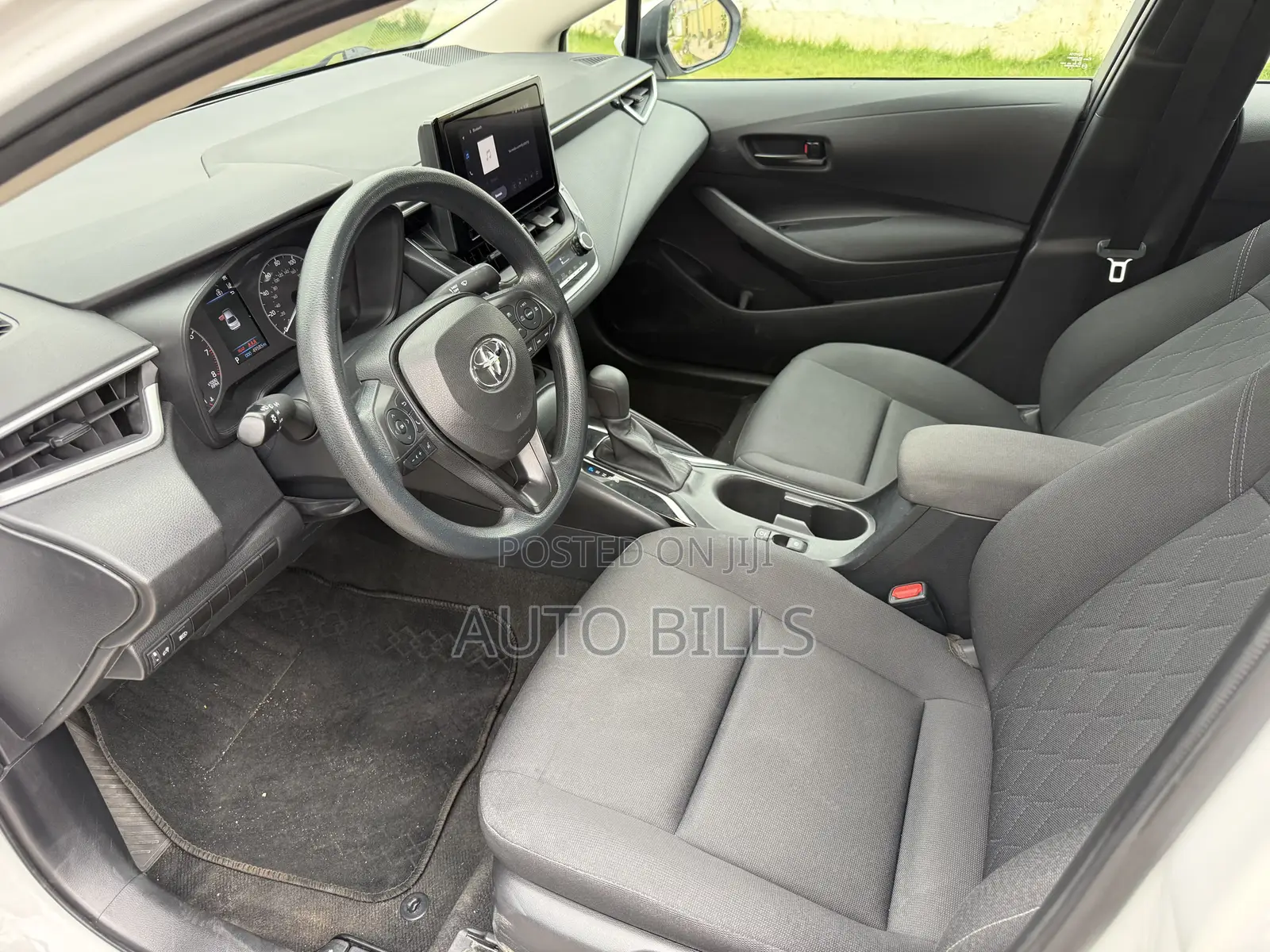 Toyota Corolla LE 2023 White