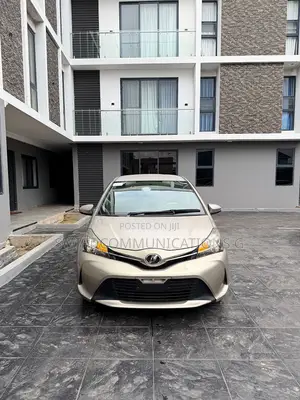 Toyota Vitz 1.3 FWD 5dr 2015 Gold