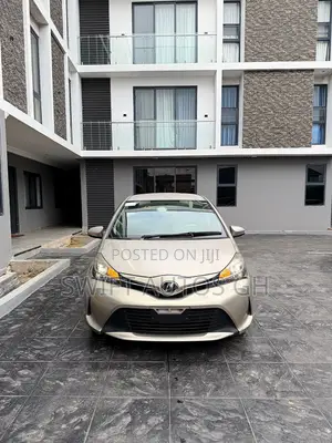 Toyota Vitz 1.3 FWD 5dr 2015 Gold