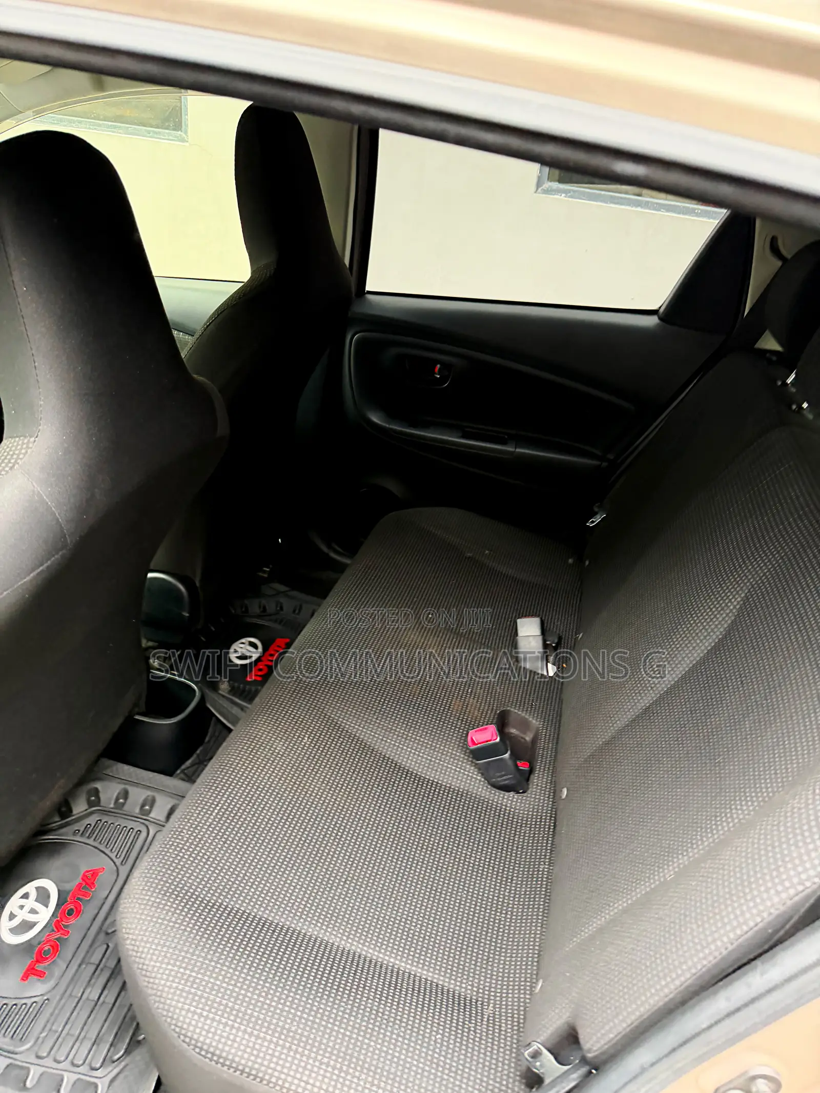 Toyota Vitz 1.3 FWD 5dr 2015 Gold