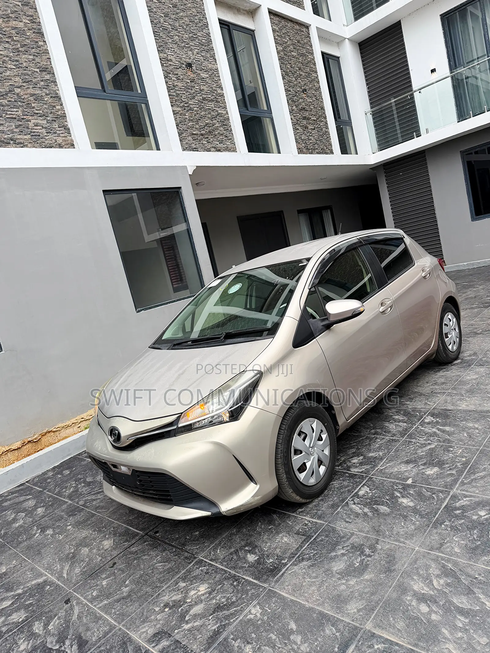 Toyota Vitz 1.3 FWD 5dr 2015 Gold