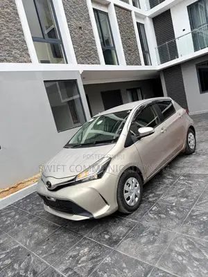 Toyota Vitz 1.3 FWD 5dr 2015 Gold