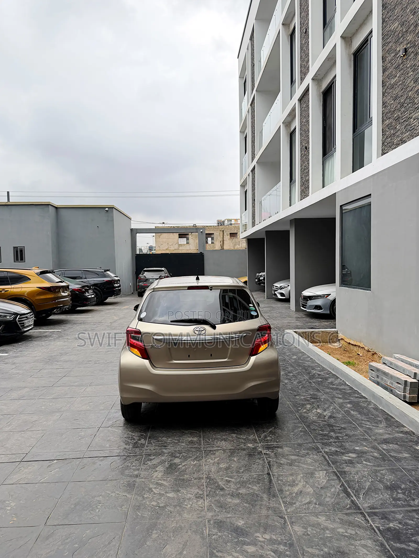 Toyota Vitz 1.3 FWD 5dr 2015 Gold