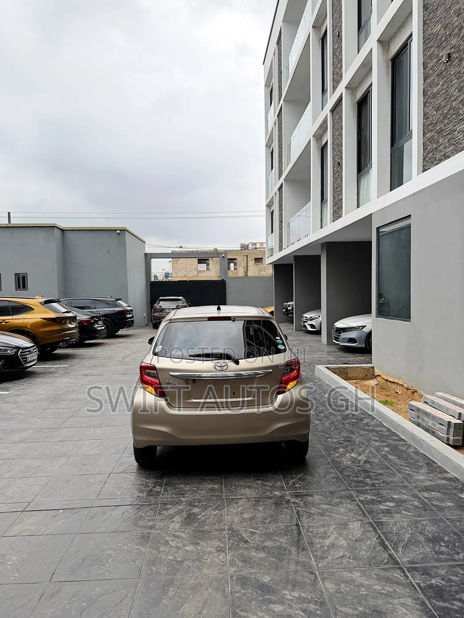 Toyota Vitz 1.3 FWD 5dr 2015 Gold