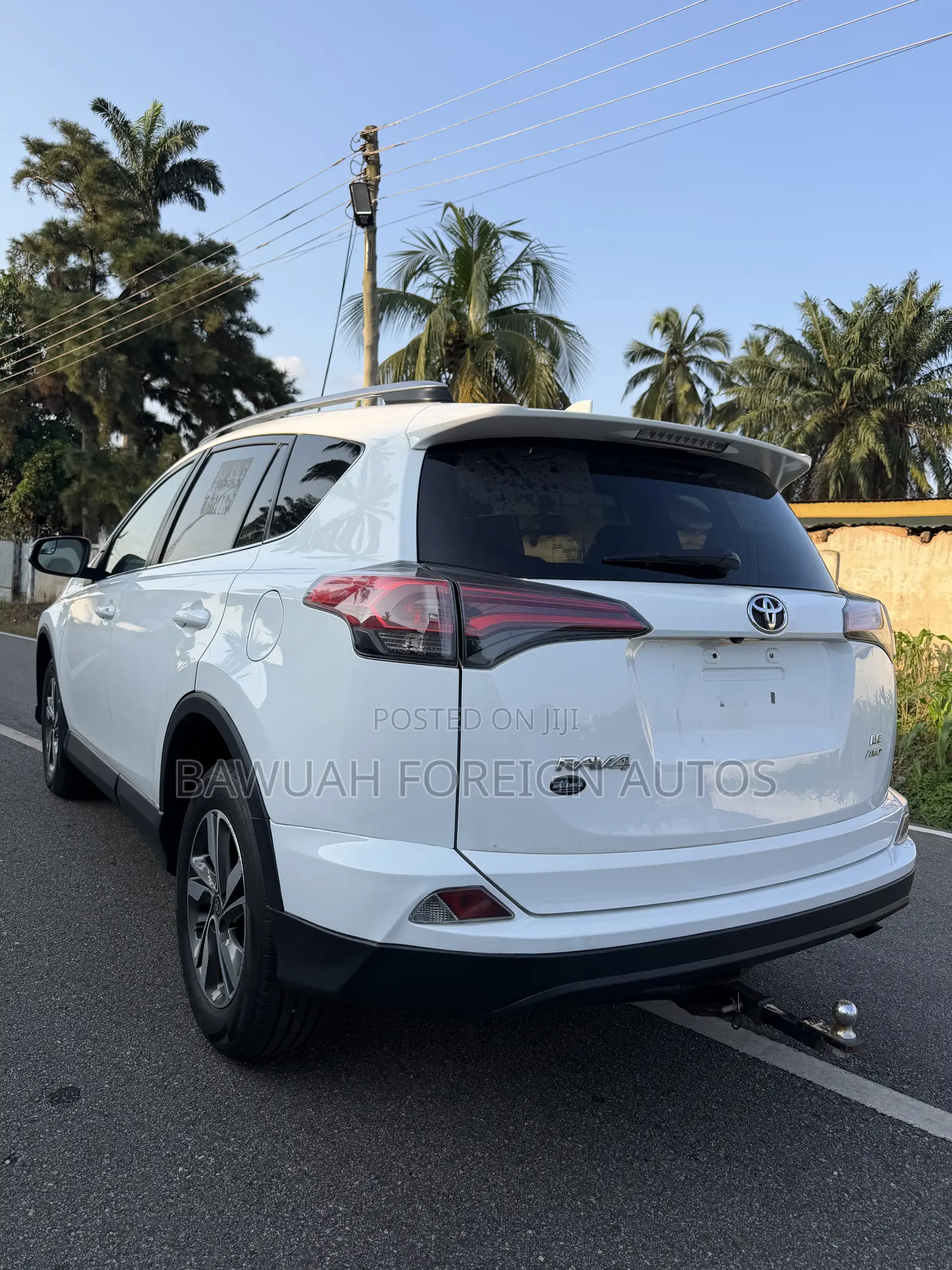 Toyota RAV4 LE 4dr SUV AWD (2.5L 4cyl 6A) 2018 White