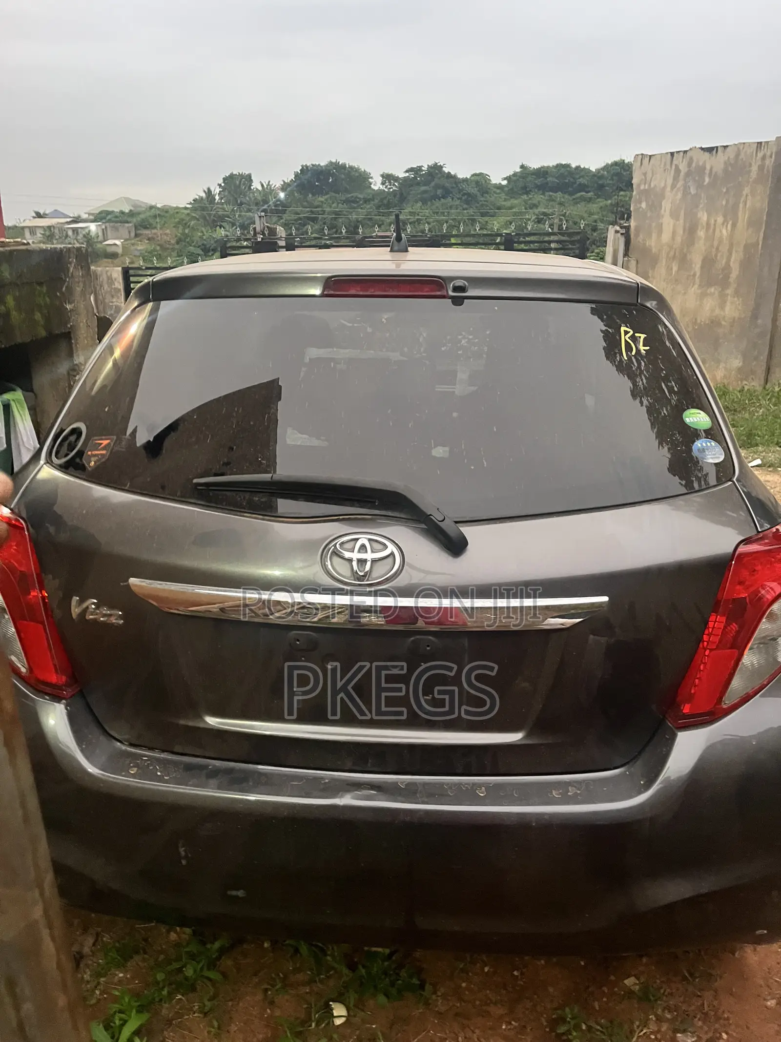 Toyota Vitz 1.0 FWD 3dr 2013 Gray
