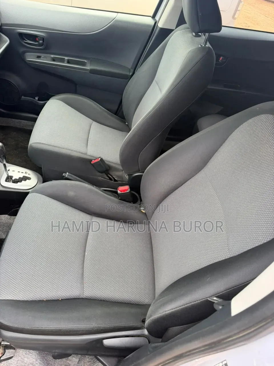 Toyota Vitz 1.3 FWD 5dr 2013 Silver