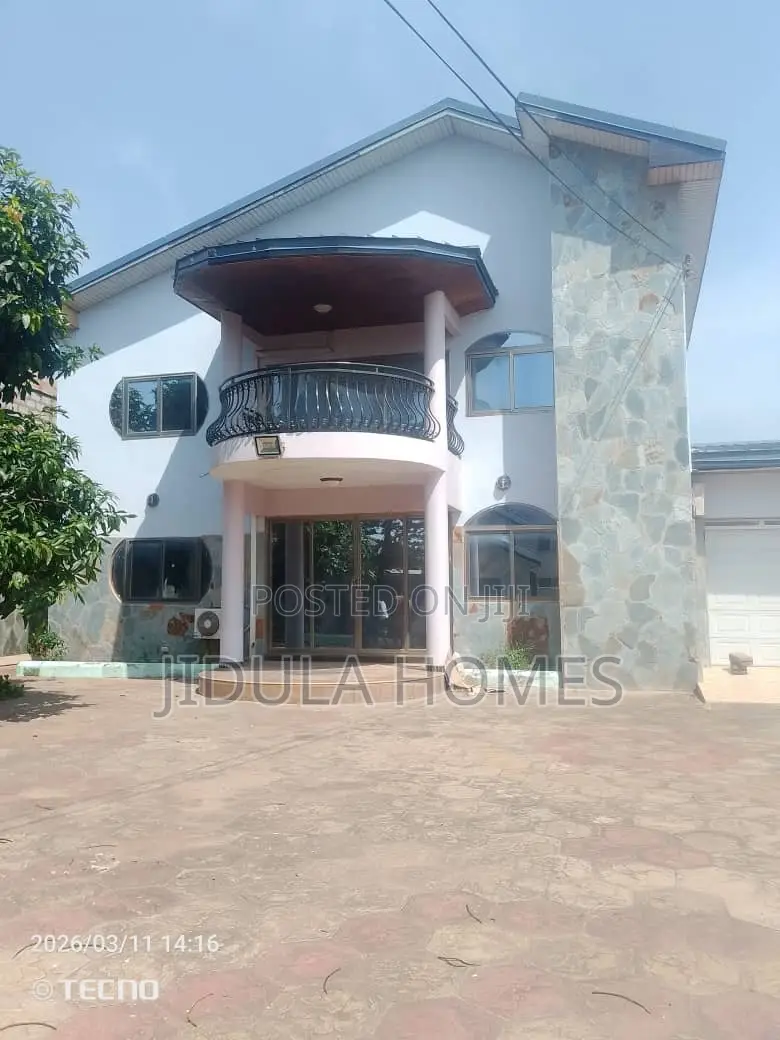 8bdrm Mansion in Adenta Frafraha for rent