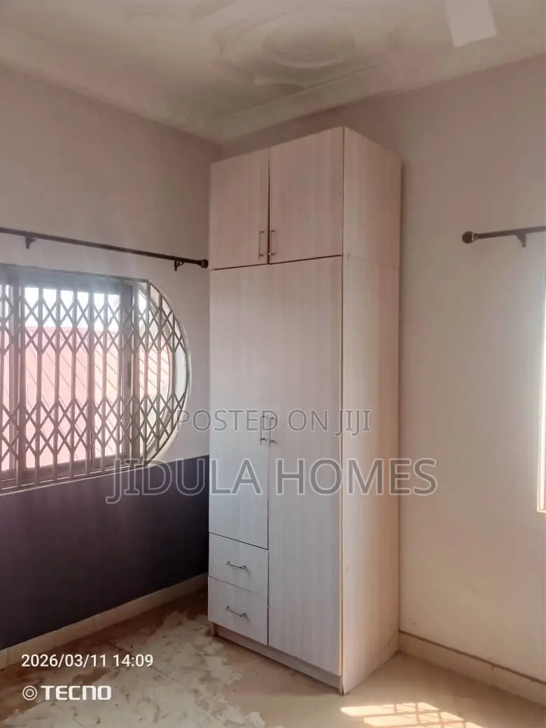 8bdrm Mansion in Adenta Frafraha for rent