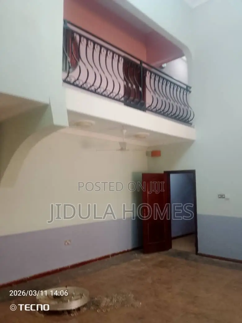 8bdrm Mansion in Adenta Frafraha for rent