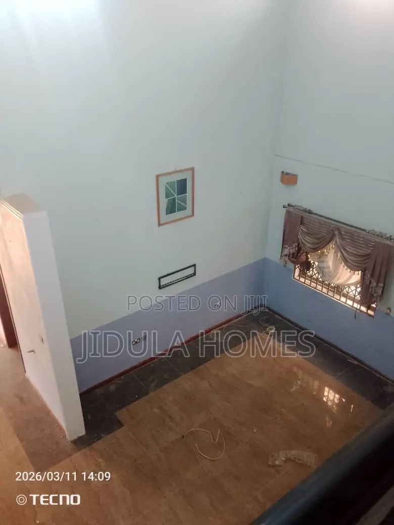 8bdrm Mansion in Adenta Frafraha for rent