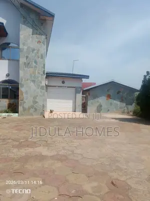 8bdrm Mansion in Adenta Frafraha for rent