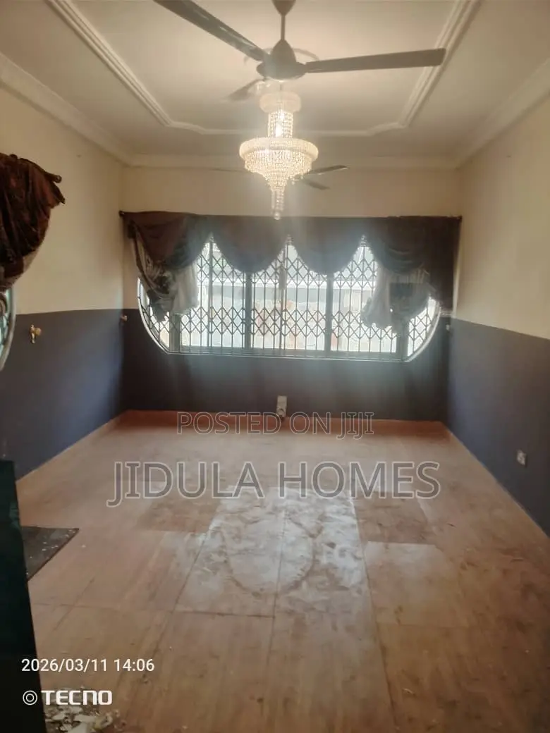 8bdrm Mansion in Adenta Frafraha for rent