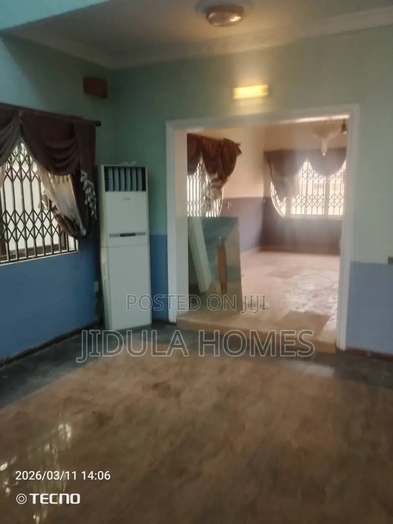 8bdrm Mansion in Adenta Frafraha for rent