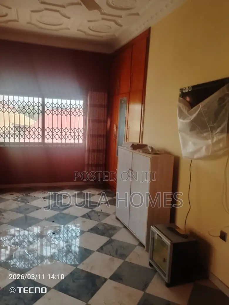 8bdrm Mansion in Adenta Frafraha for rent