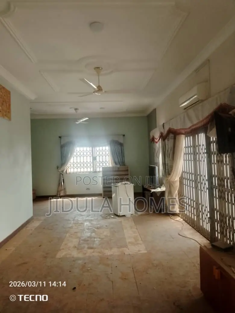8bdrm Mansion in Adenta Frafraha for rent
