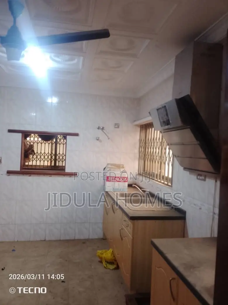 8bdrm Mansion in Adenta Frafraha for rent