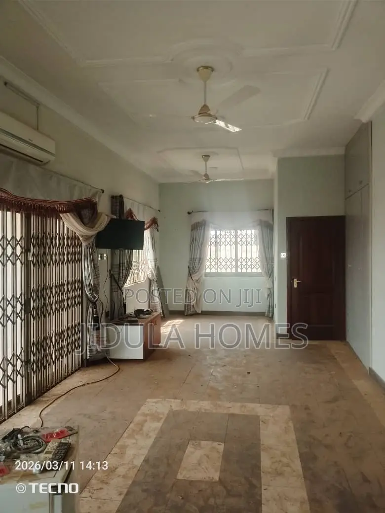 8bdrm Mansion in Adenta Frafraha for rent