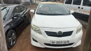 Toyota Corolla Base 4dr Sedan (1.8L 4cyl 5M) 2010 White