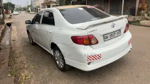 Toyota Corolla Base 4dr Sedan (1.8L 4cyl 5M) 2010 White
