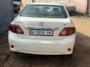Toyota Corolla LE 4dr Sedan (1.8L 4cyl 4A) 2010 White