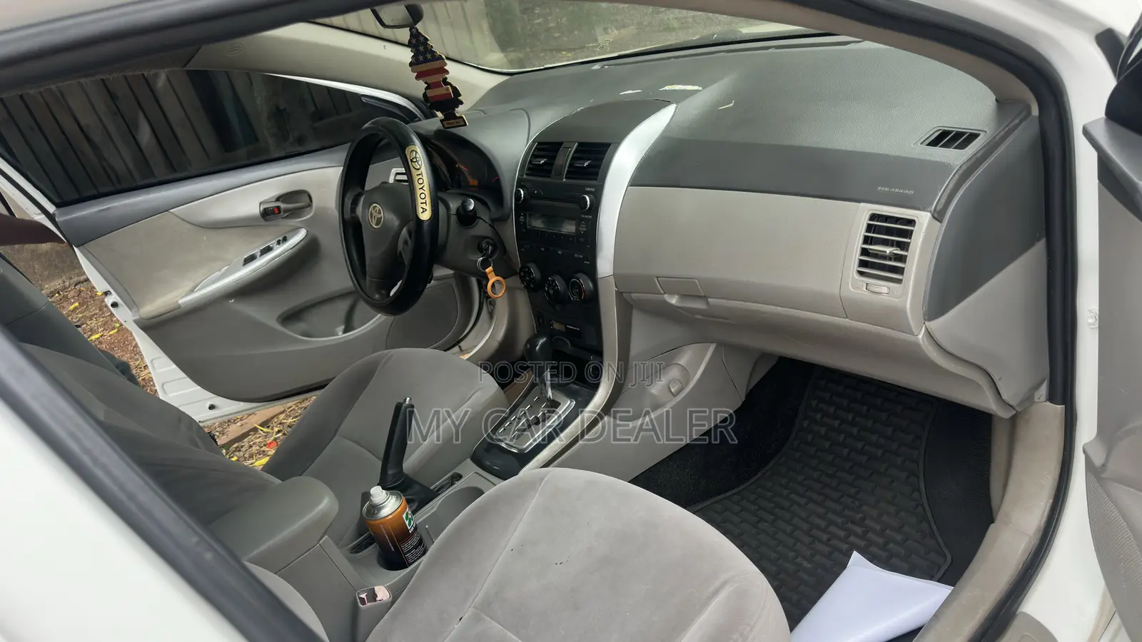 Toyota Corolla Base 4dr Sedan (1.8L 4cyl 5M) 2010 White