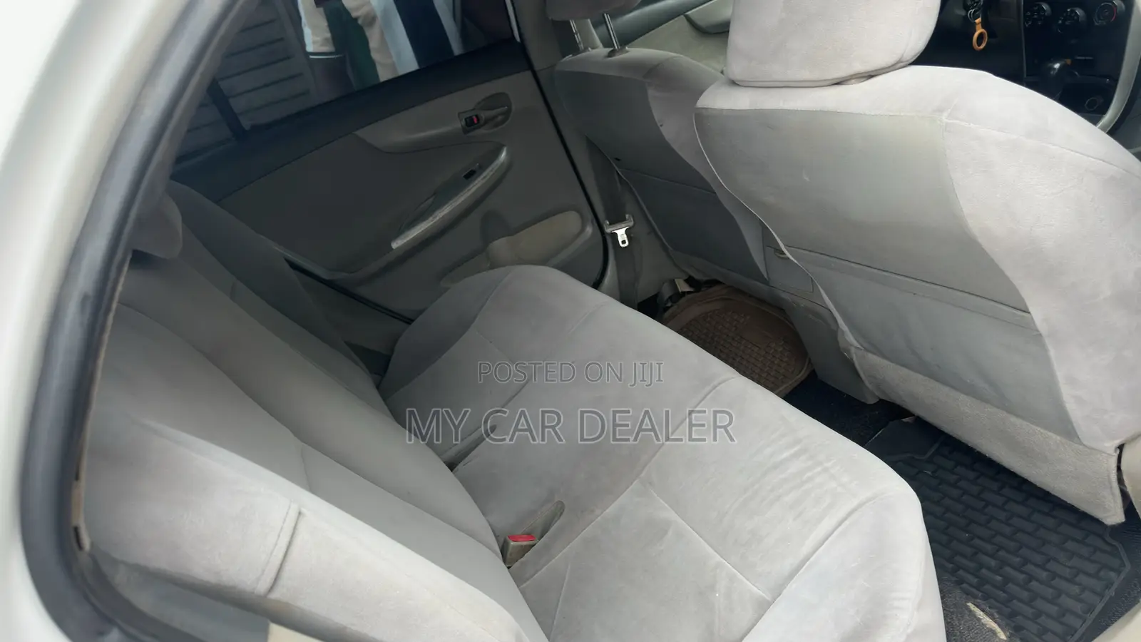Toyota Corolla Base 4dr Sedan (1.8L 4cyl 5M) 2010 White