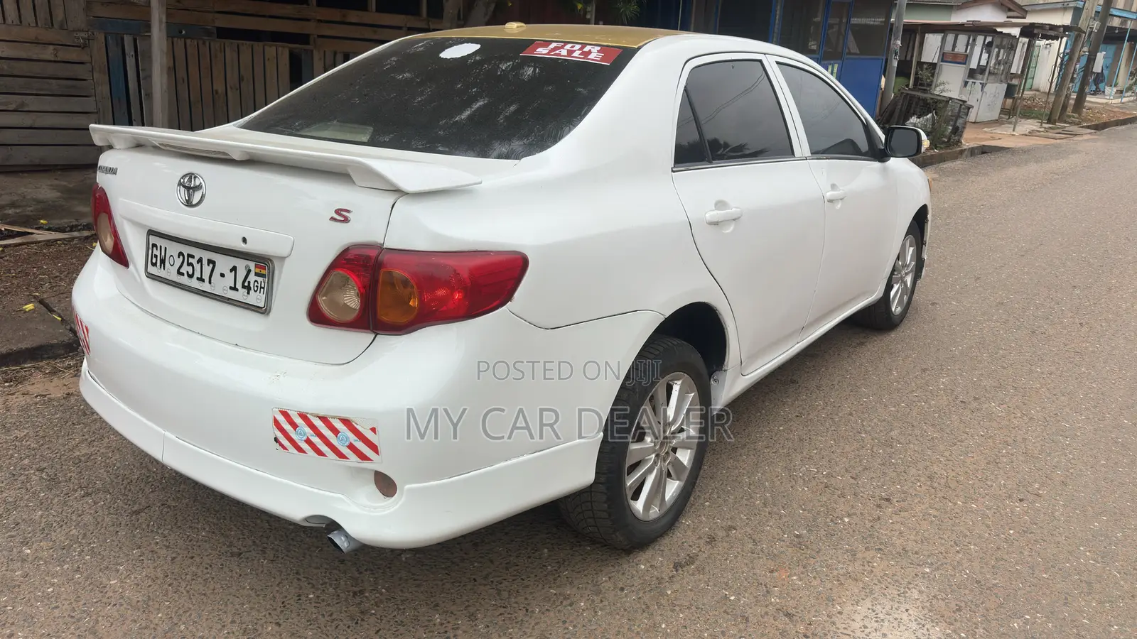 Toyota Corolla Base 4dr Sedan (1.8L 4cyl 5M) 2010 White