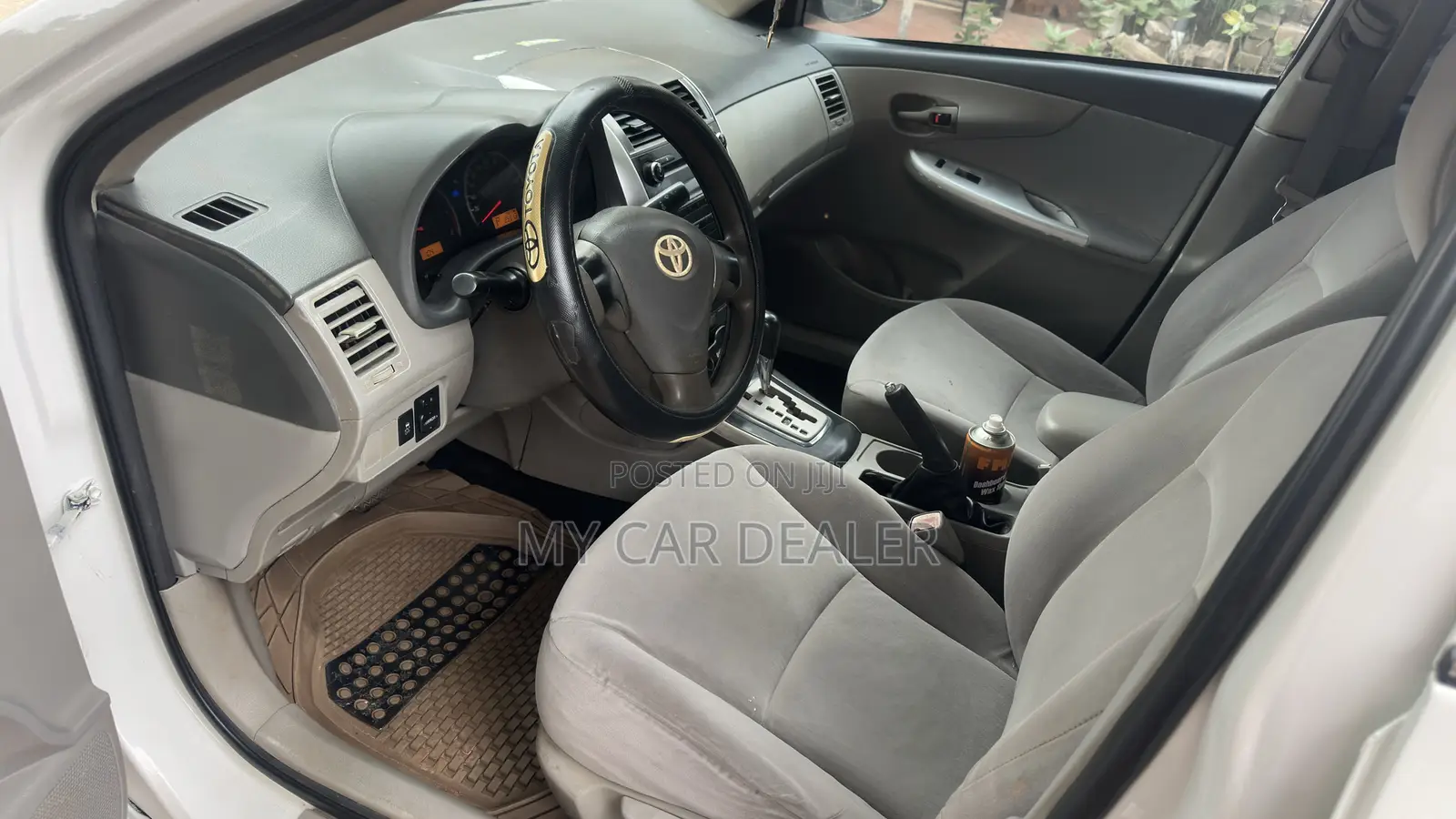 Toyota Corolla Base 4dr Sedan (1.8L 4cyl 5M) 2010 White