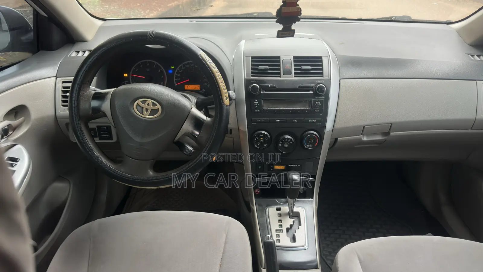 Toyota Corolla Base 4dr Sedan (1.8L 4cyl 5M) 2010 White