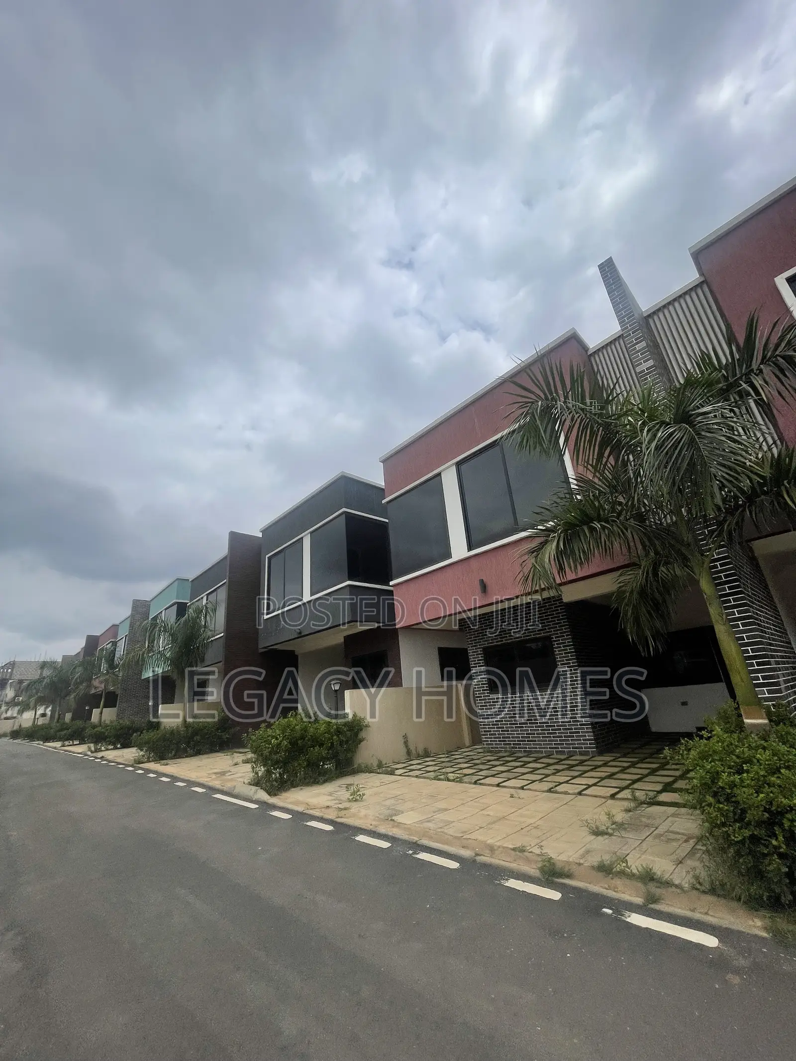 3bdrm Townhouse / Terrace in Haatso, Asore Junction for rent