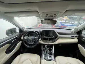 Toyota Highlander Limited AWD 2023 Red