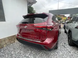 Toyota Highlander Limited AWD 2023 Red