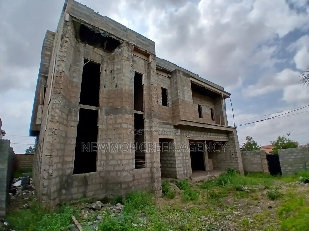 6bdrm Duplex in Adenta Frafraha, Accra Metropolitan for sale