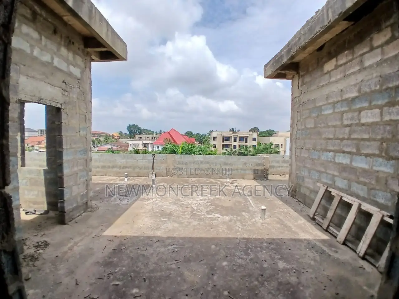 6bdrm Duplex in Adenta Frafraha, Accra Metropolitan for sale