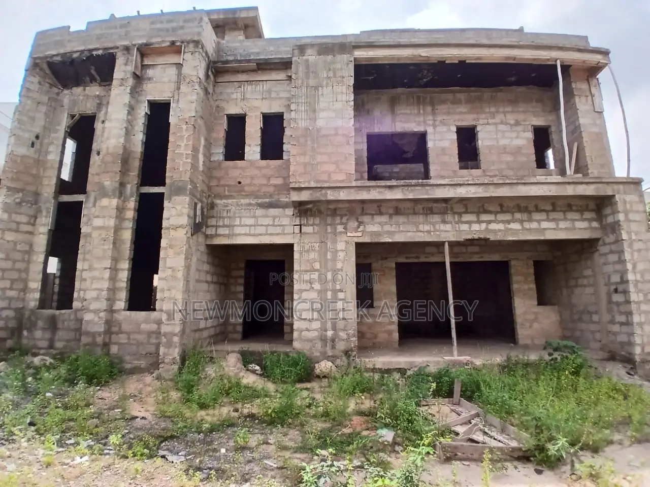 6bdrm Duplex in Adenta Frafraha, Accra Metropolitan for sale