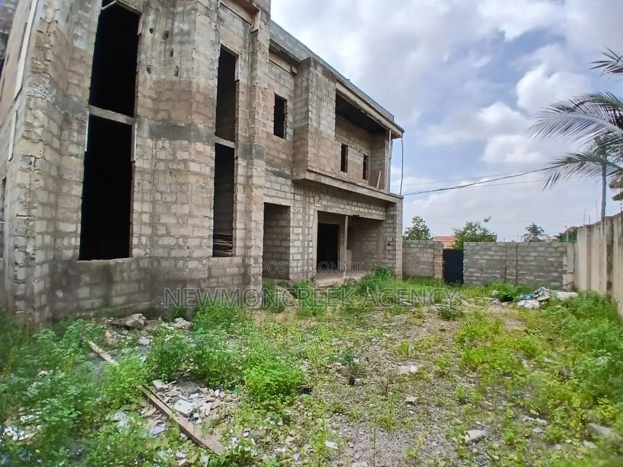 6bdrm Duplex in Adenta Frafraha, Accra Metropolitan for sale