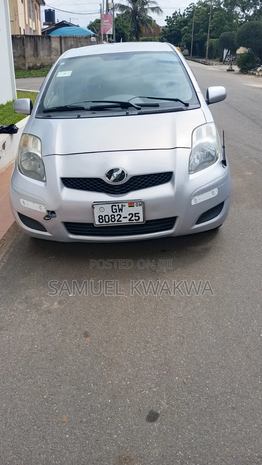 Toyota Vitz 2010 Silver