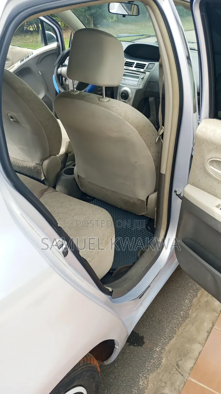 Toyota Vitz 2010 Silver