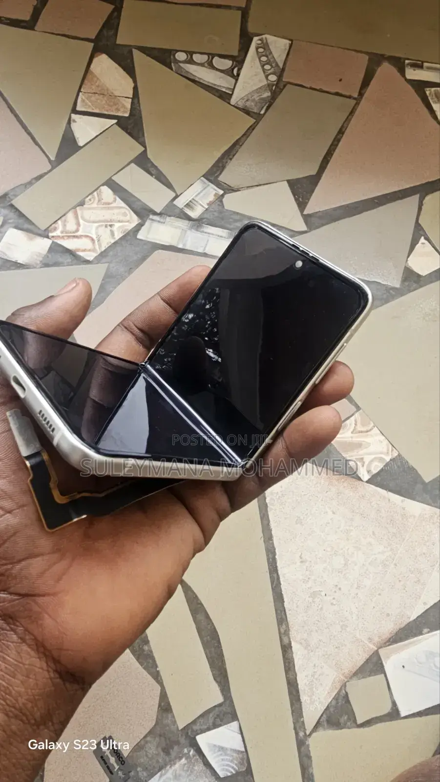 Samsung Galaxy Z Flip 4 Screen