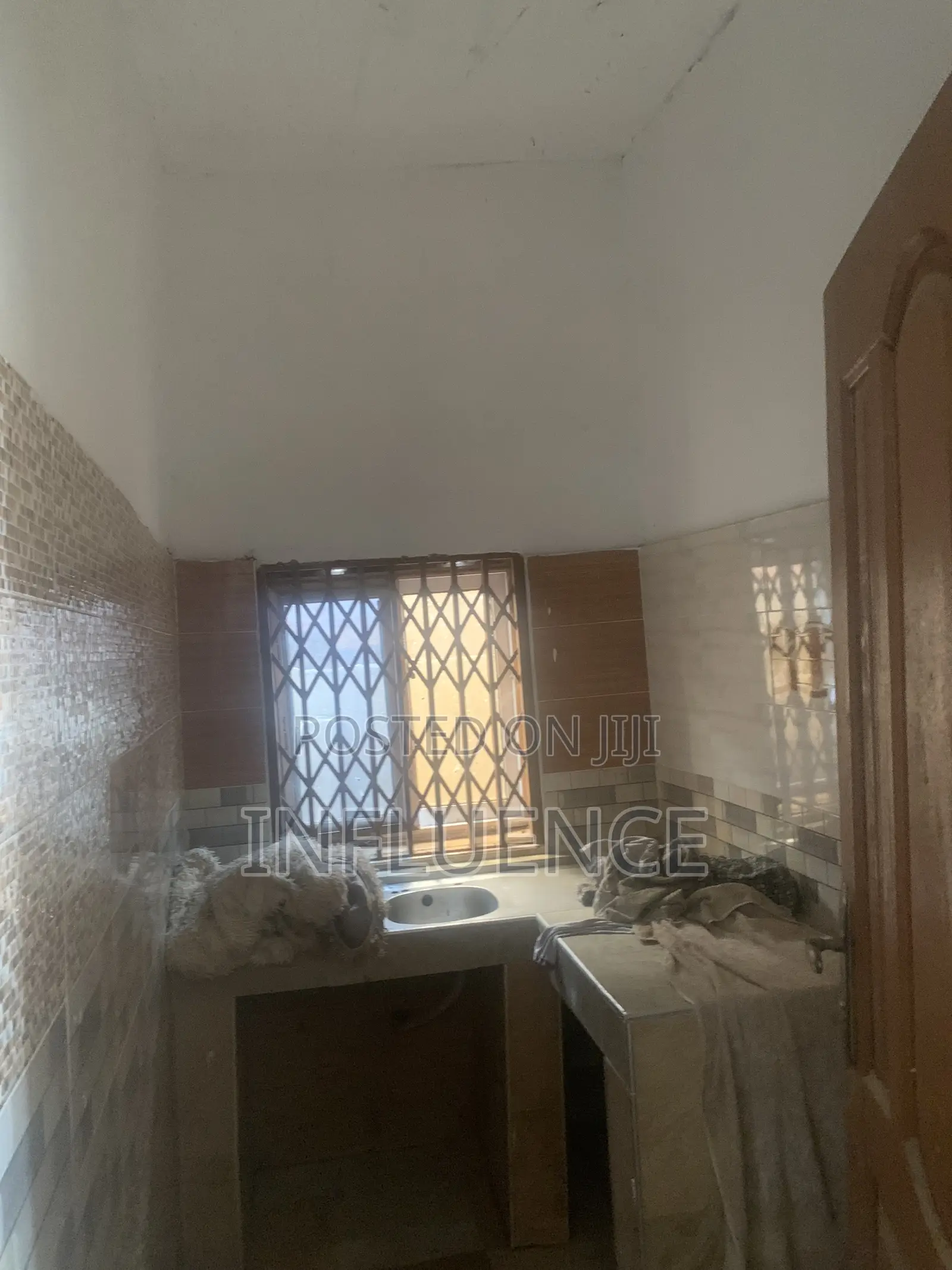 1bdrm Apartment in Lakeside, East Legon for rent