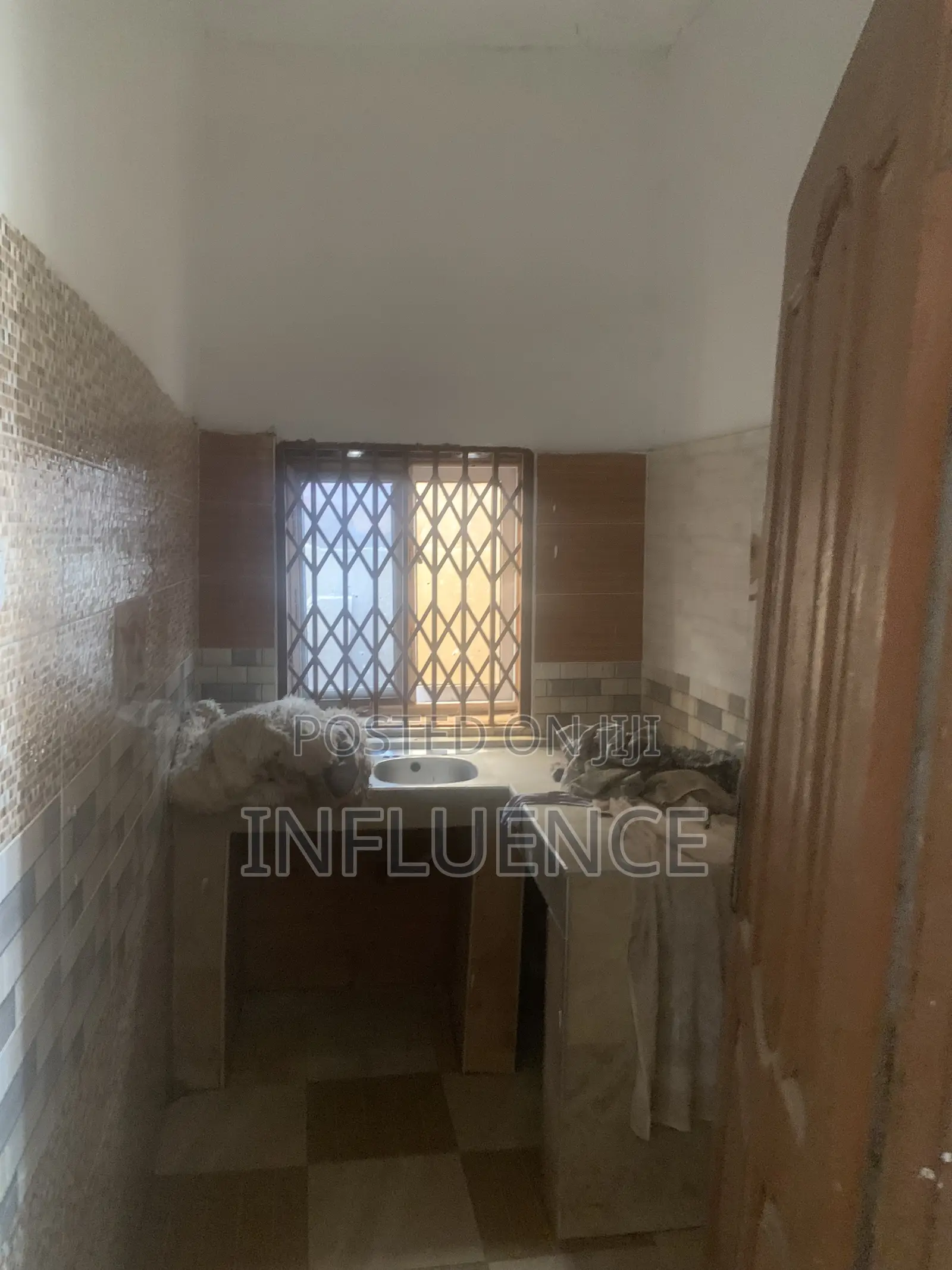 1bdrm Apartment in Lakeside, East Legon for rent