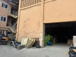 700 SQM Warehouse With 3 Unit 2 Bedroom Apartment for Rent at Achimota
