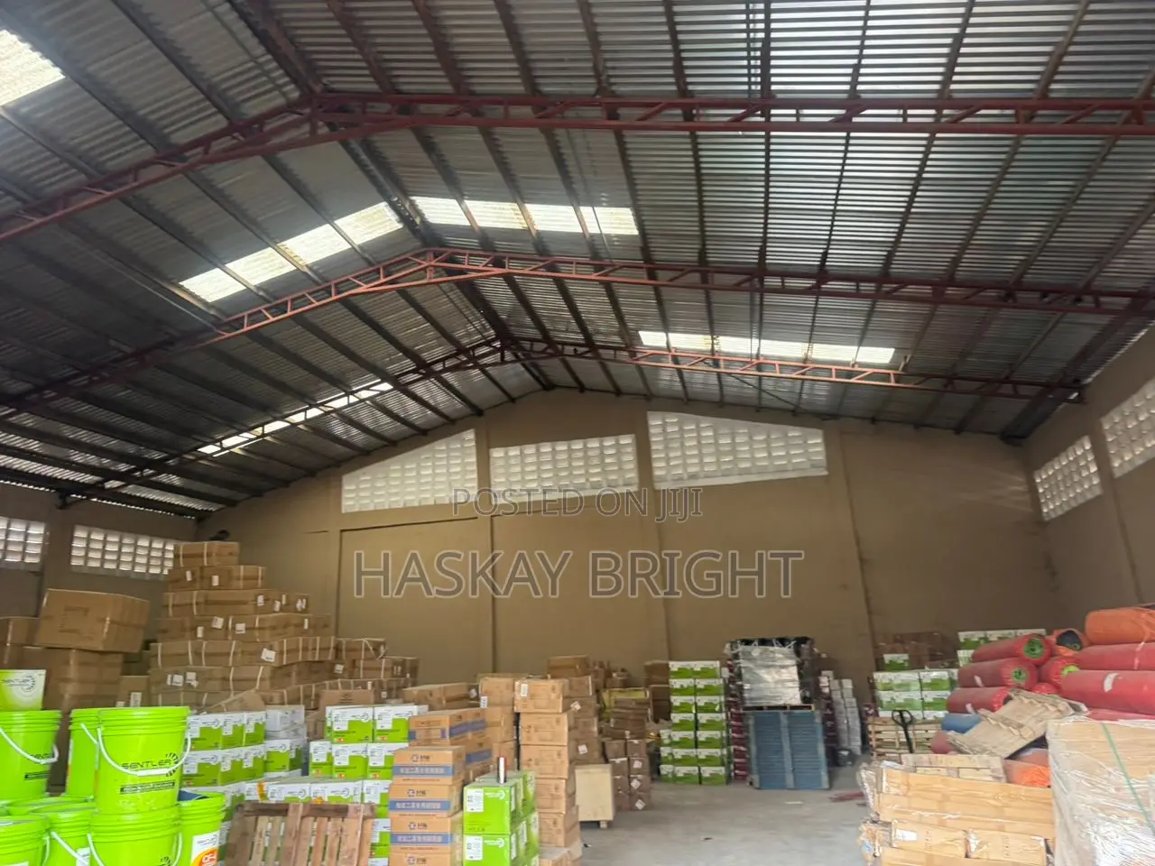 700 SQM Warehouse With 3 Unit 2 Bedroom Apartment for Rent at Achimota